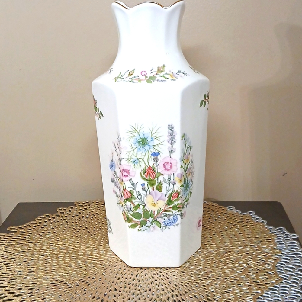 Ceramic vase